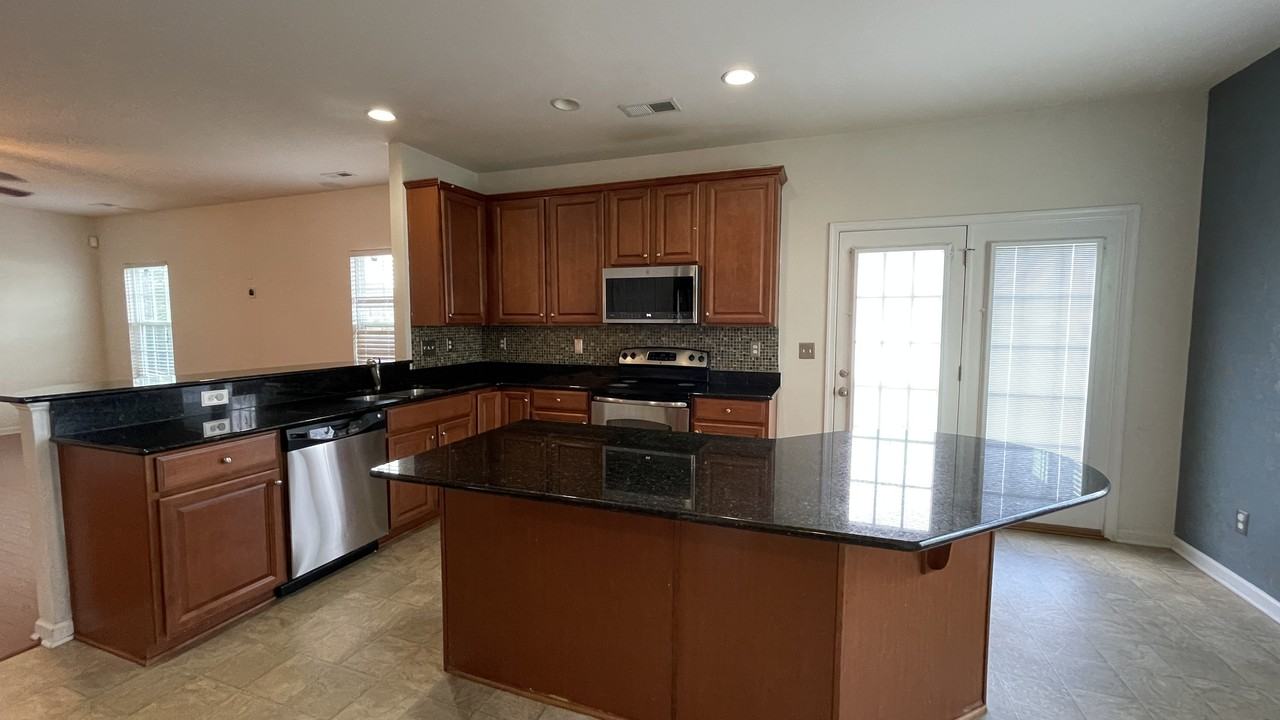 10861 Tailwater St - Photo 2 of 23