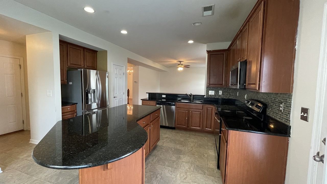 10861 Tailwater St - Photo 3 of 23
