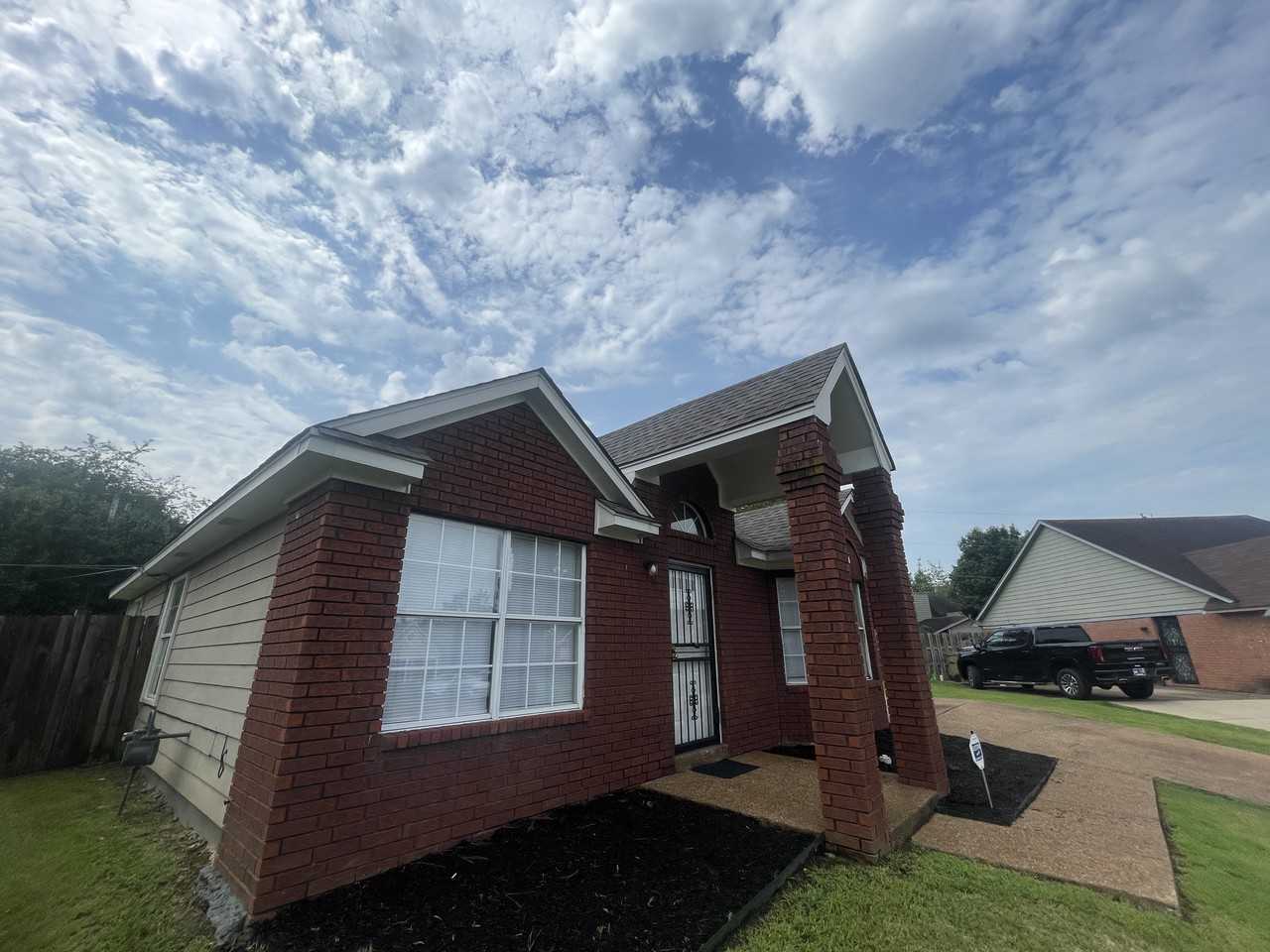 5340 Village Oak Cv - Photo 2 of 23