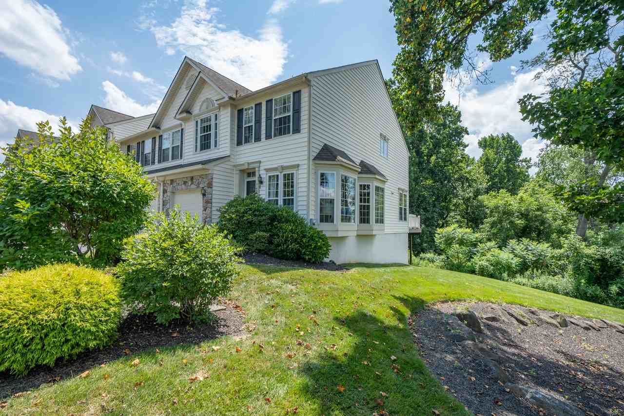 748 Mccardle Dr - Photo 4 of 36