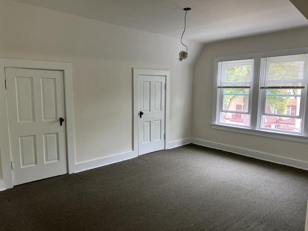 2704 N Hackett Ave - Photo 2 of 8