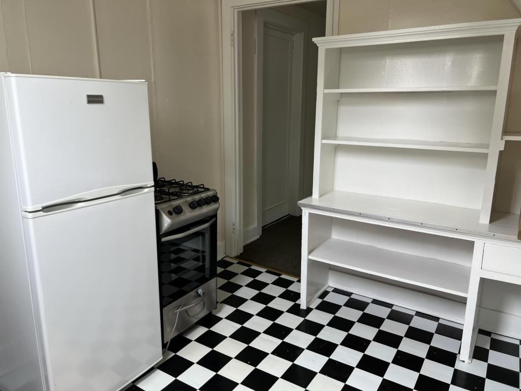 2704 N Hackett Ave - Photo 3 of 8