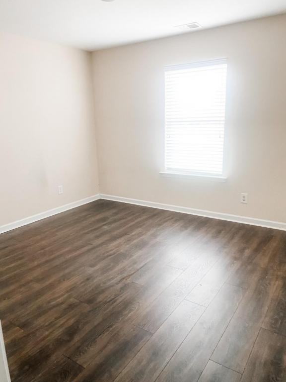 105 Sutton Dr - Photo 2 of 25
