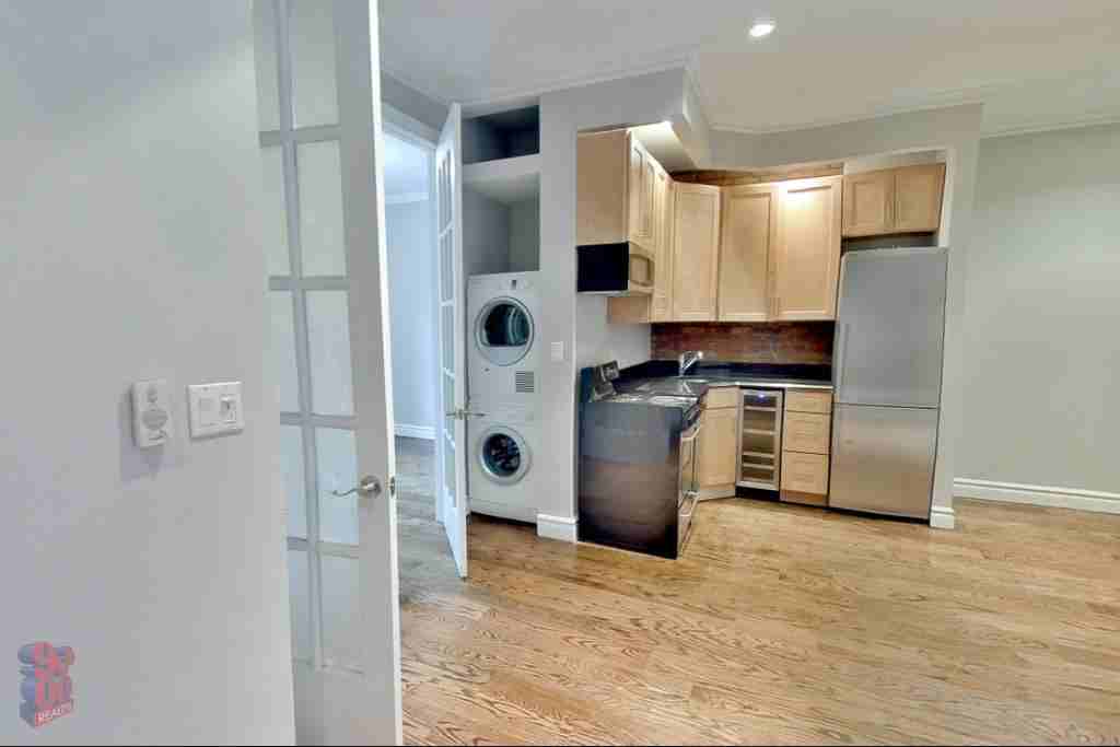 E 35th St #53 - Photo 3 of 10