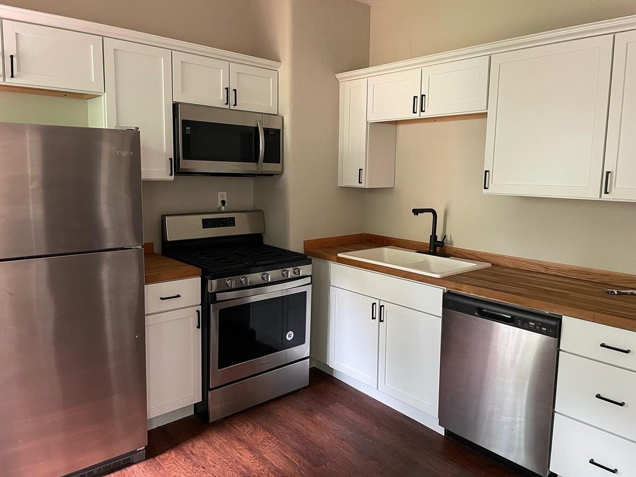 455 E Lee St #NA - Photo 2 of 9