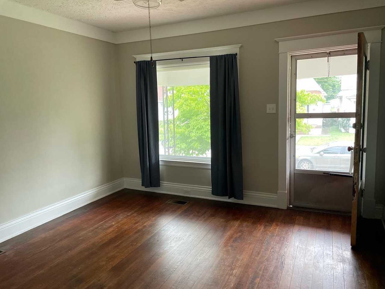 455 E Lee St #NA - Photo 3 of 9