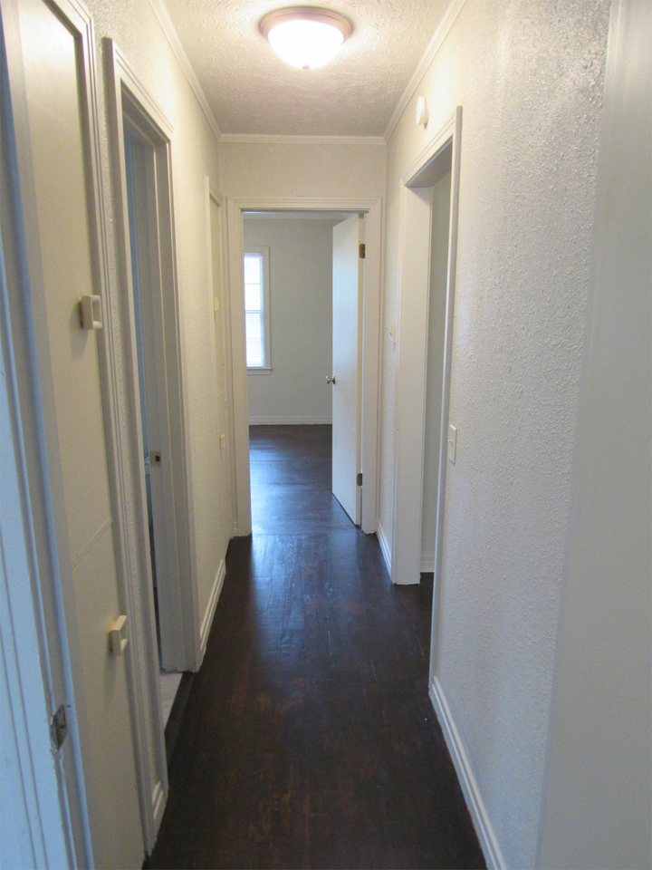 412 W Prescott Ave #2 - Photo 3 of 10