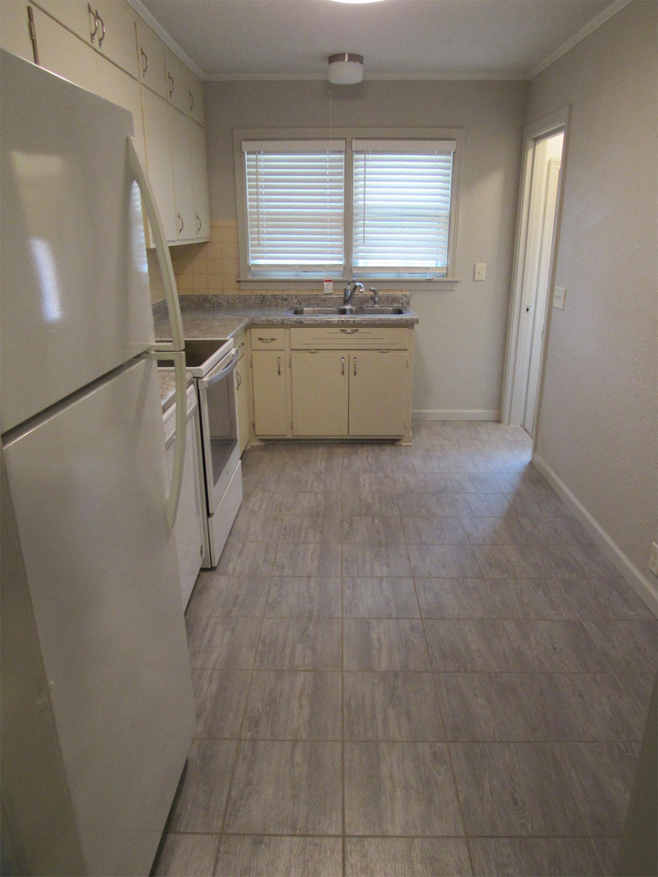 412 W Prescott Ave #2 - Photo 7 of 10