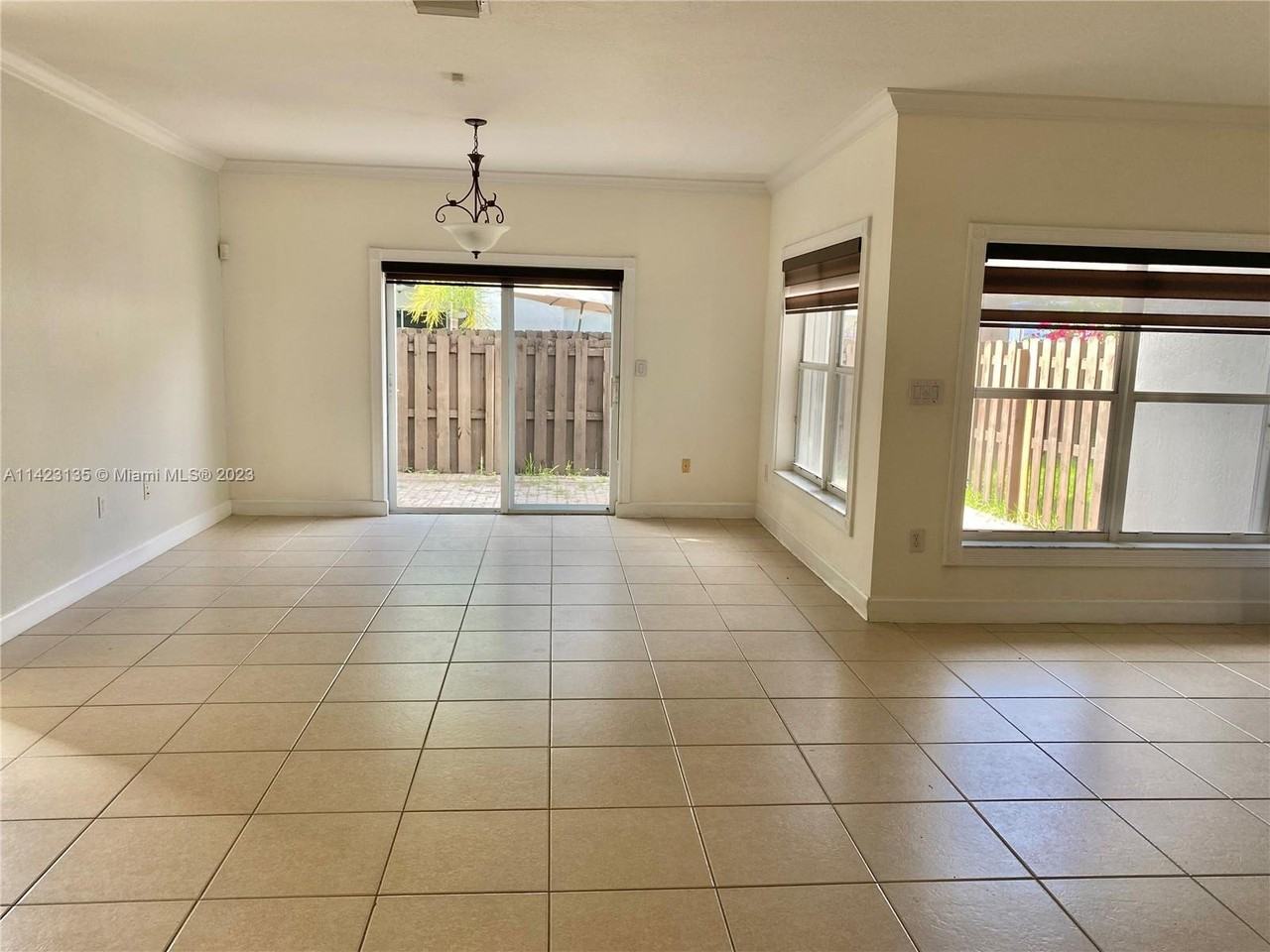 10914 Nw 67th Ter #10914 - Photo 2 of 8