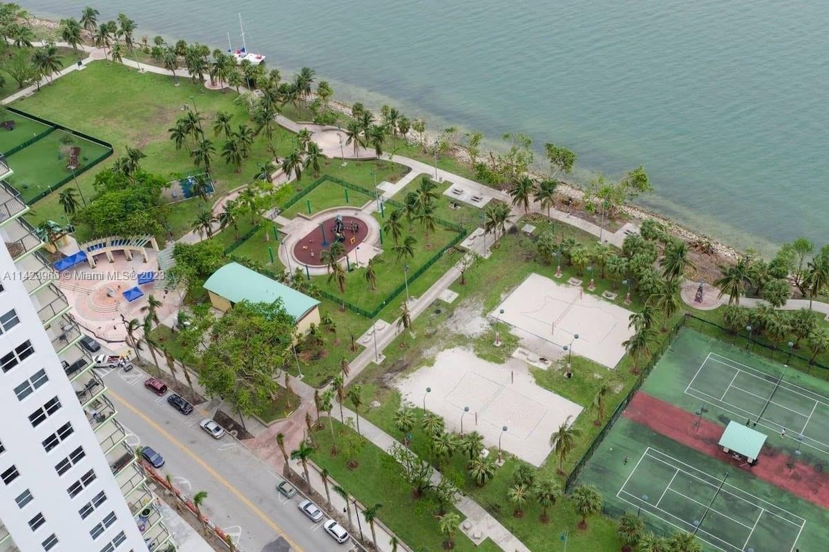 1750 N Bayshore Dr #2914 - Photo 2 of 8