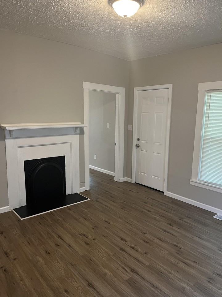 411 Morgan Ave #1 - Photo 3 of 11