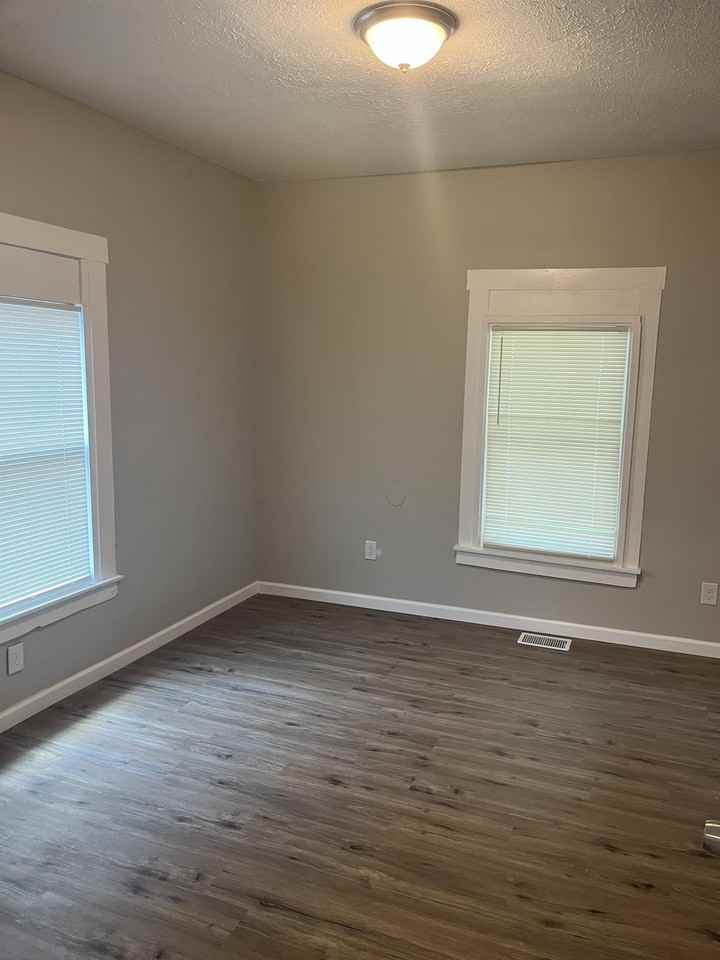 411 Morgan Ave #1 - Photo 5 of 11