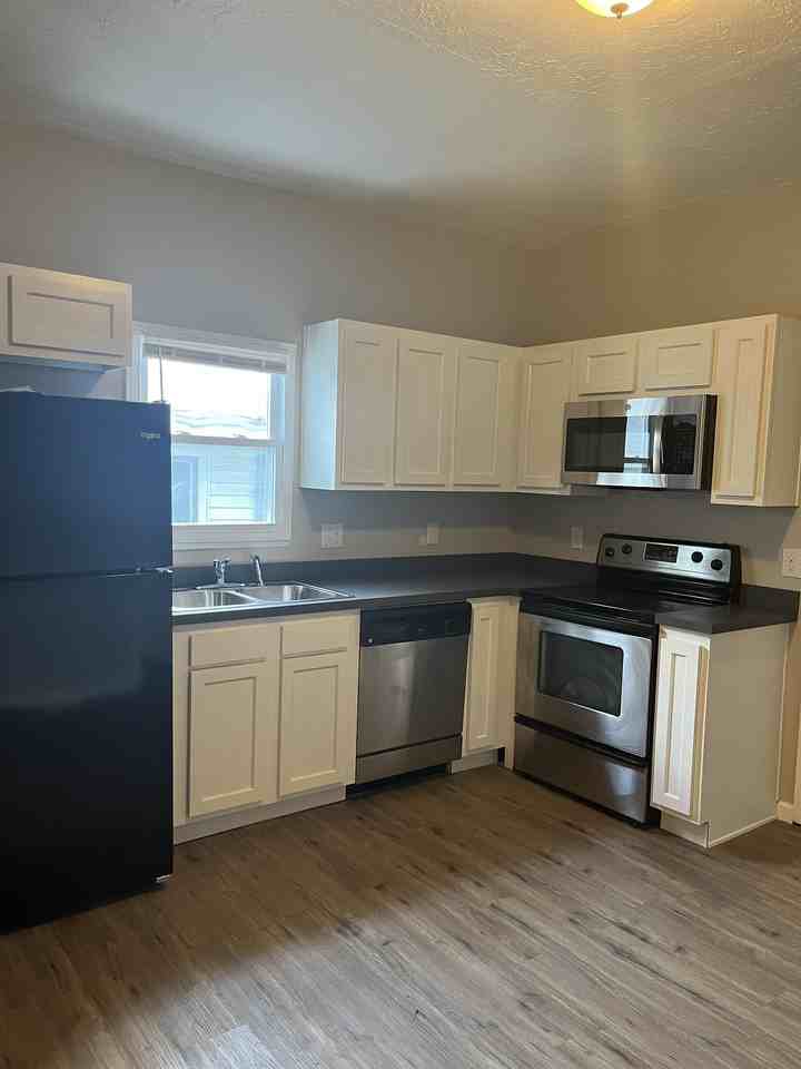 411 Morgan Ave #1 - Photo 7 of 11