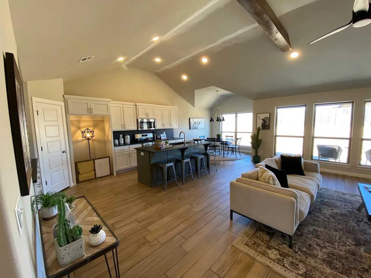 5201 S Walnut Creek Dr #1 - Photo 3 of 24