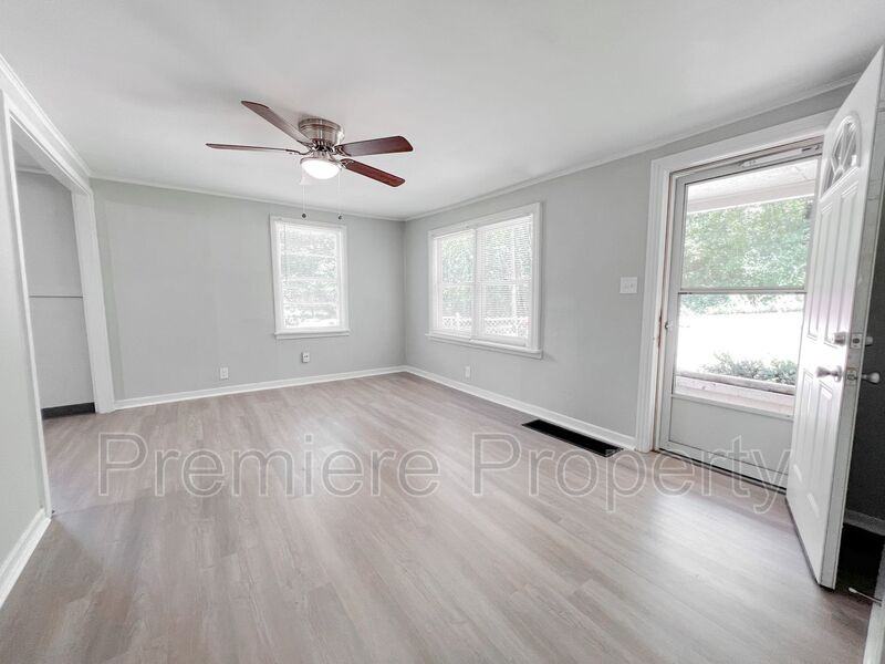 3818 Crescent Ave - Photo 2 of 10