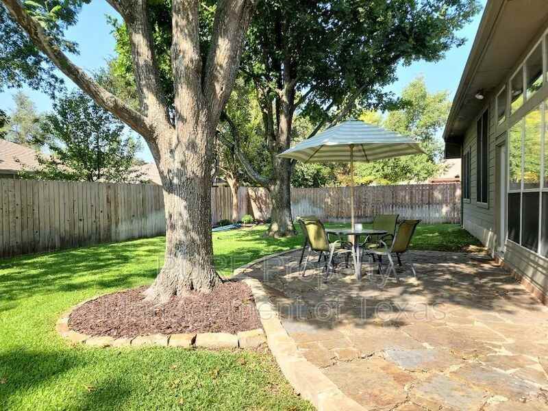 102 Trotter Dr - Photo 3 of 33