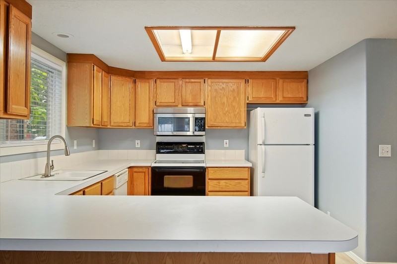 636 W Richmond Ln - Photo 7 of 23