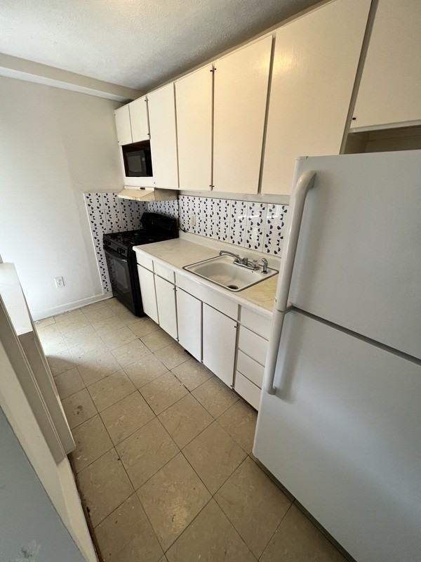 5212 Castlewood Rd #D - Photo 3 of 12