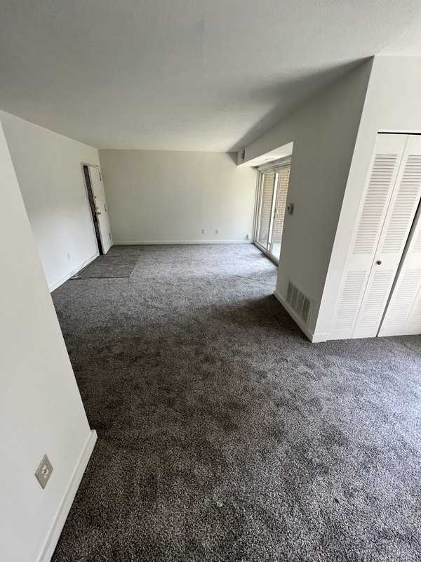 5212 Castlewood Rd #D - Photo 7 of 12