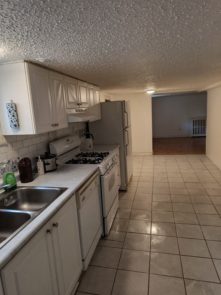 33 Little Boulevard # - Photo 2 of 5