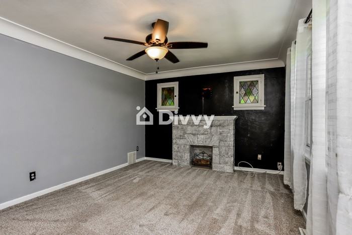 5208 Roberta Dr - Photo 3 of 15