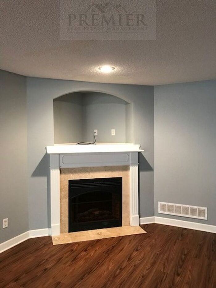 904 Sw Peach Tree Ln - Photo 3 of 18