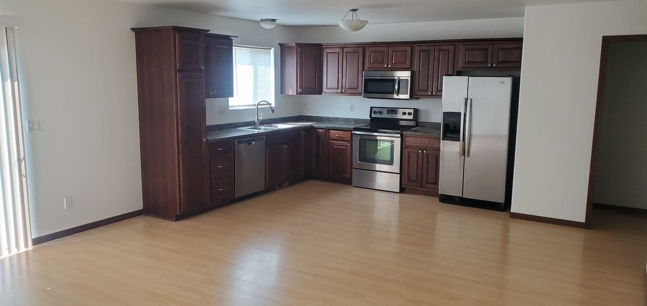 3306 8th St W #B - Photo 3 of 21