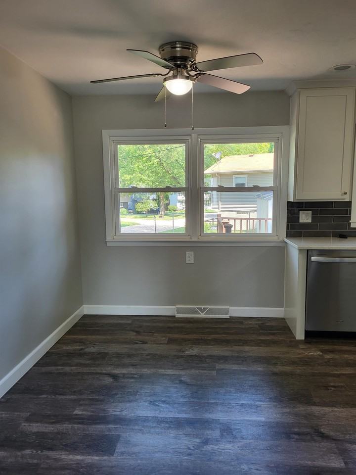 1324 Hillside Dr #1 - Photo 4 of 18