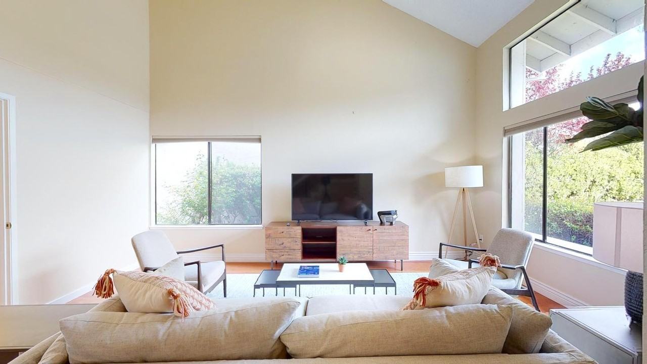 Beautiful Redwood Shores home by the Bay - Photo 4 of 14