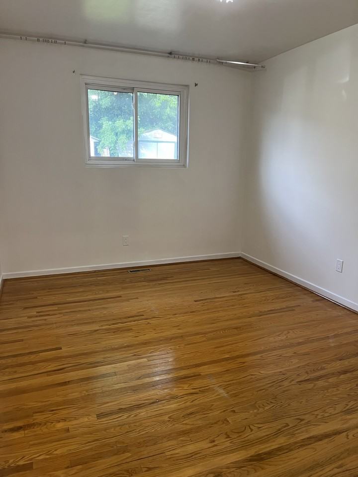 Tomken Rd & Dundas St E #3117 - Photo 3 of 8