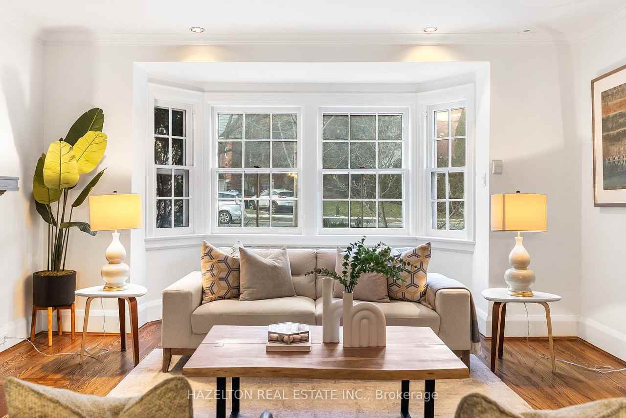 263 Chaplin Crescent - Photo 3 of 29