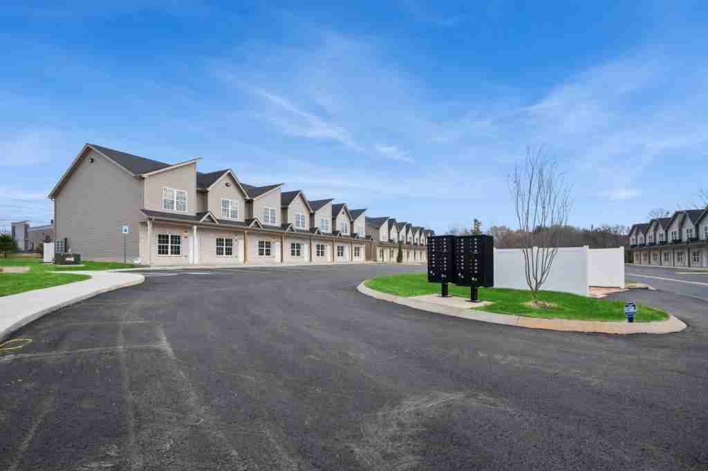 541 New S Dr - Photo 3 of 18