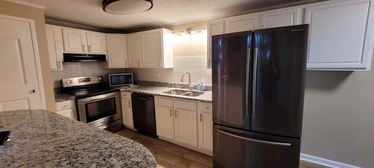 833 East Cumberland Drive - Photo 3 of 10