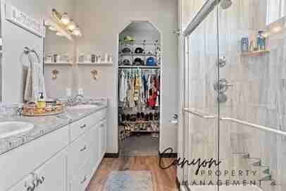 3211 Hendrix Ln - Photo 3 of 15