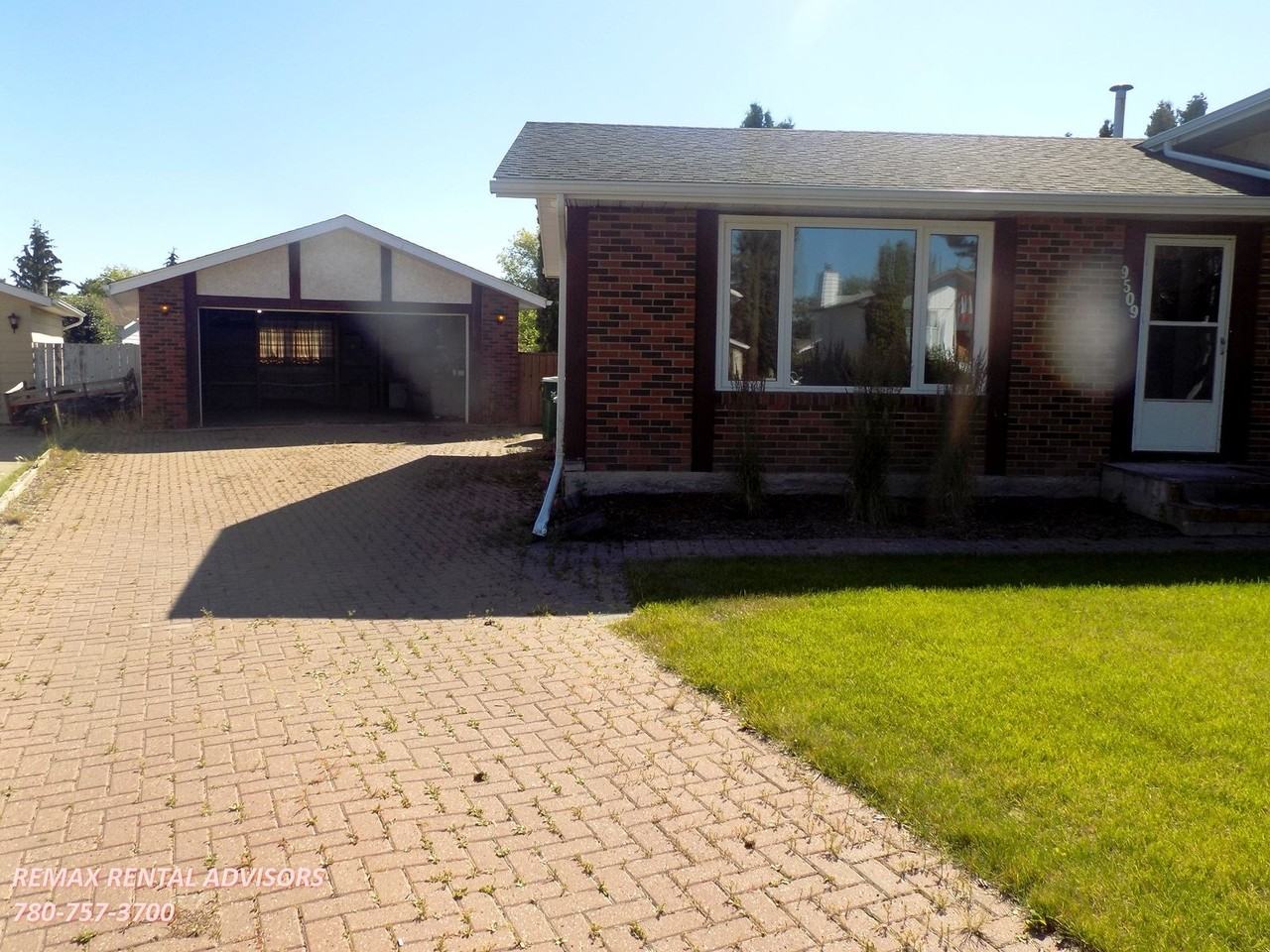 9509 98 St - Photo 2 of 24