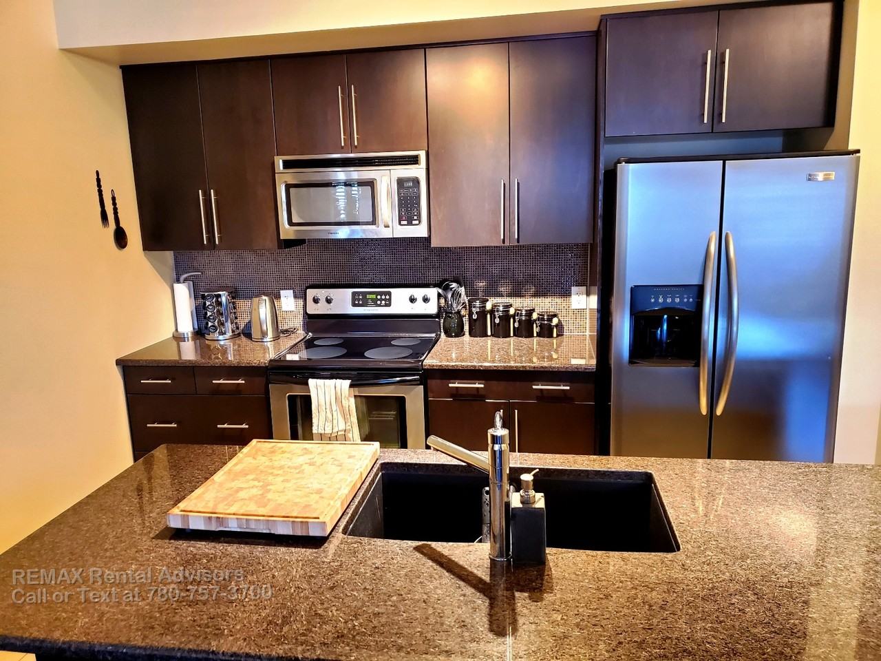 11203 103a Ave Nw - Photo 2 of 10