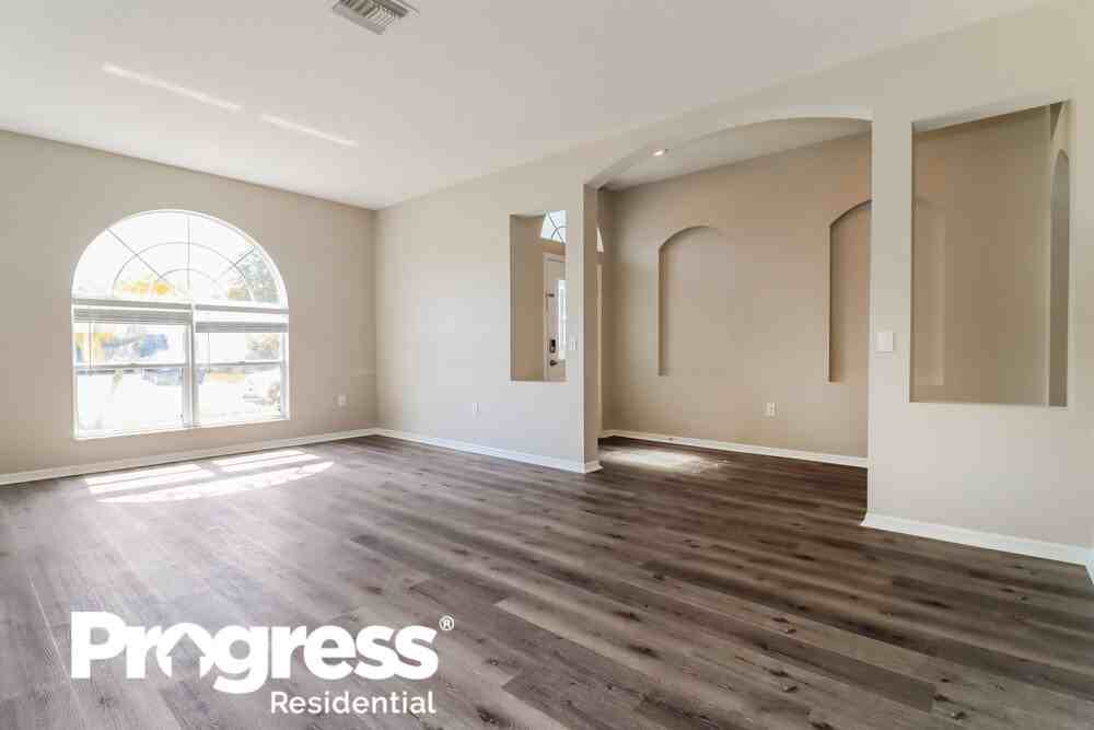 4525 Roundview Ct - Photo 3 of 16