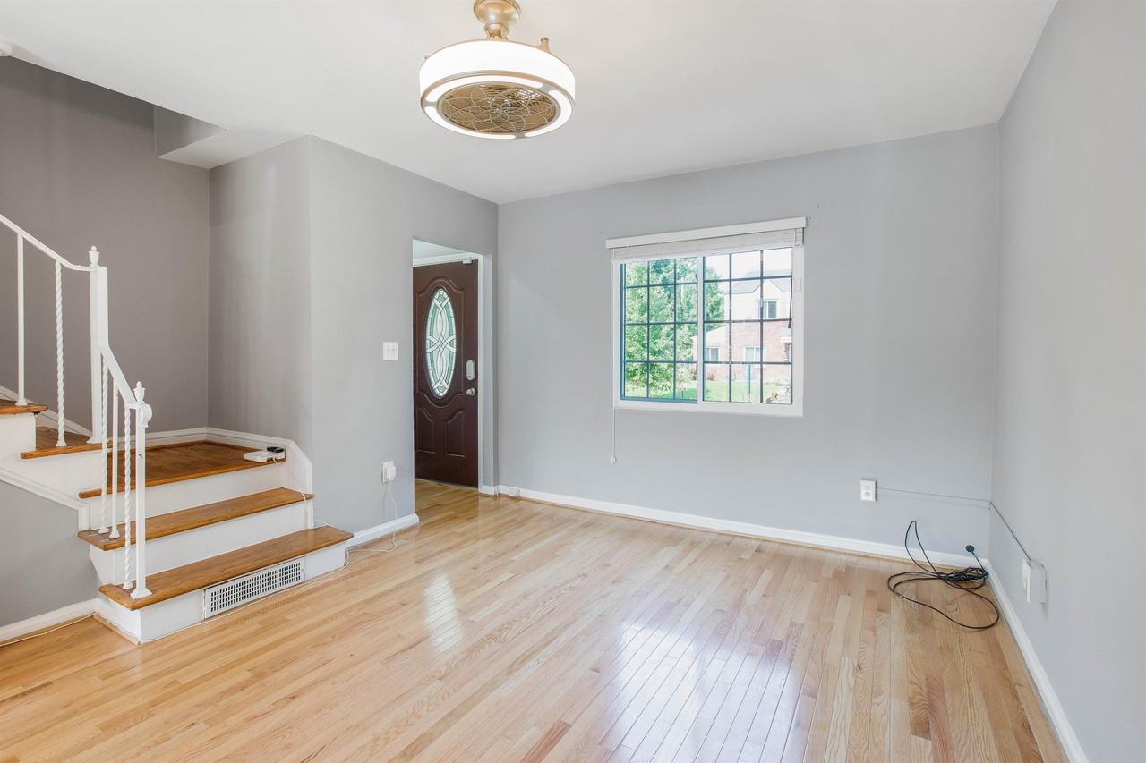 303 35th St Ne - Photo 2 of 35