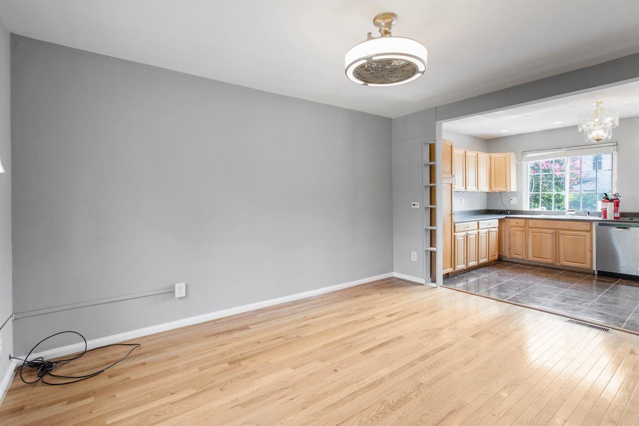 303 35th St Ne - Photo 3 of 35