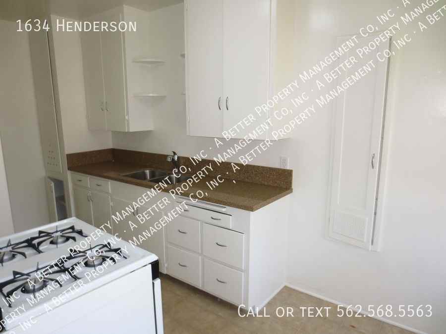 1634 Henderson Ave - Photo 3 of 9
