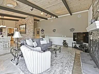 341 6th St #NA - Photo 3 of 7