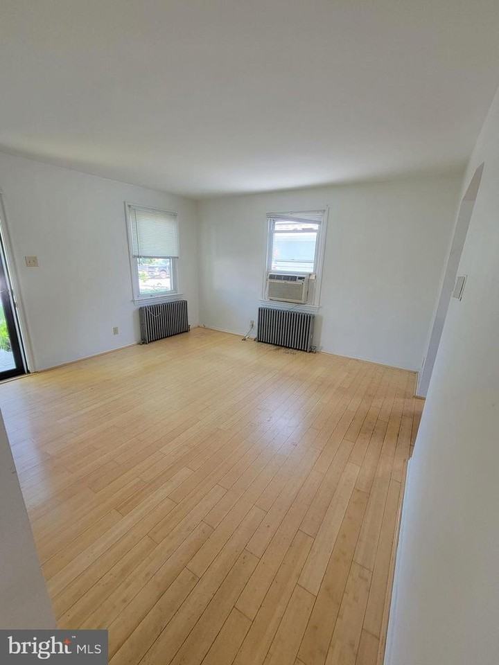 1232 Kings Hwy #NA - Photo 2 of 9