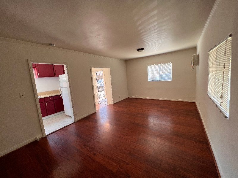 158 S Bonnie Ave #1 - Photo 3 of 9