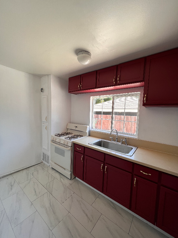 158 S Bonnie Ave #1 - Photo 4 of 9