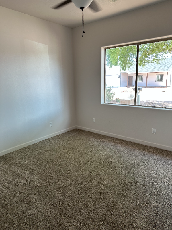 1034 E Adams St - Photo 6 of 8