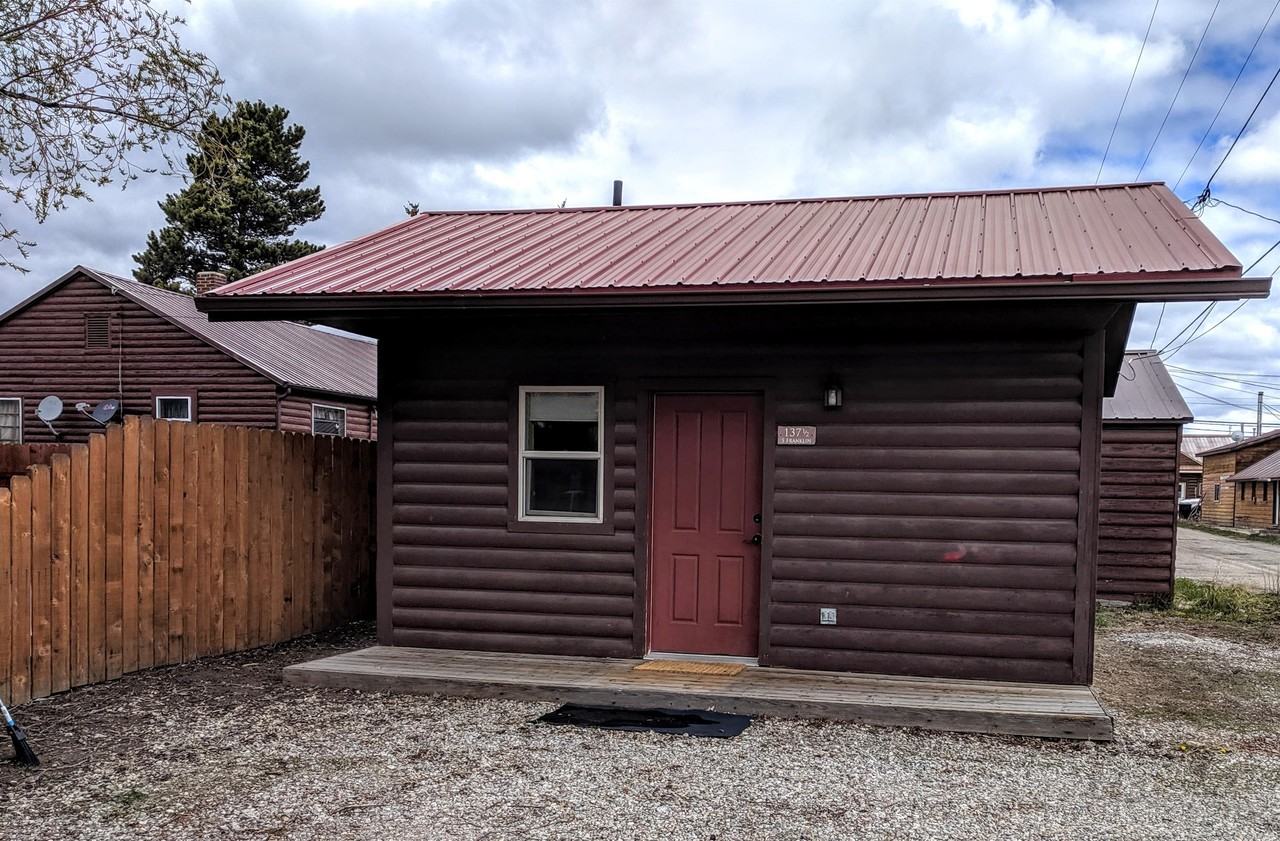 137 S Franklin Ave #1 - Photo 3 of 15