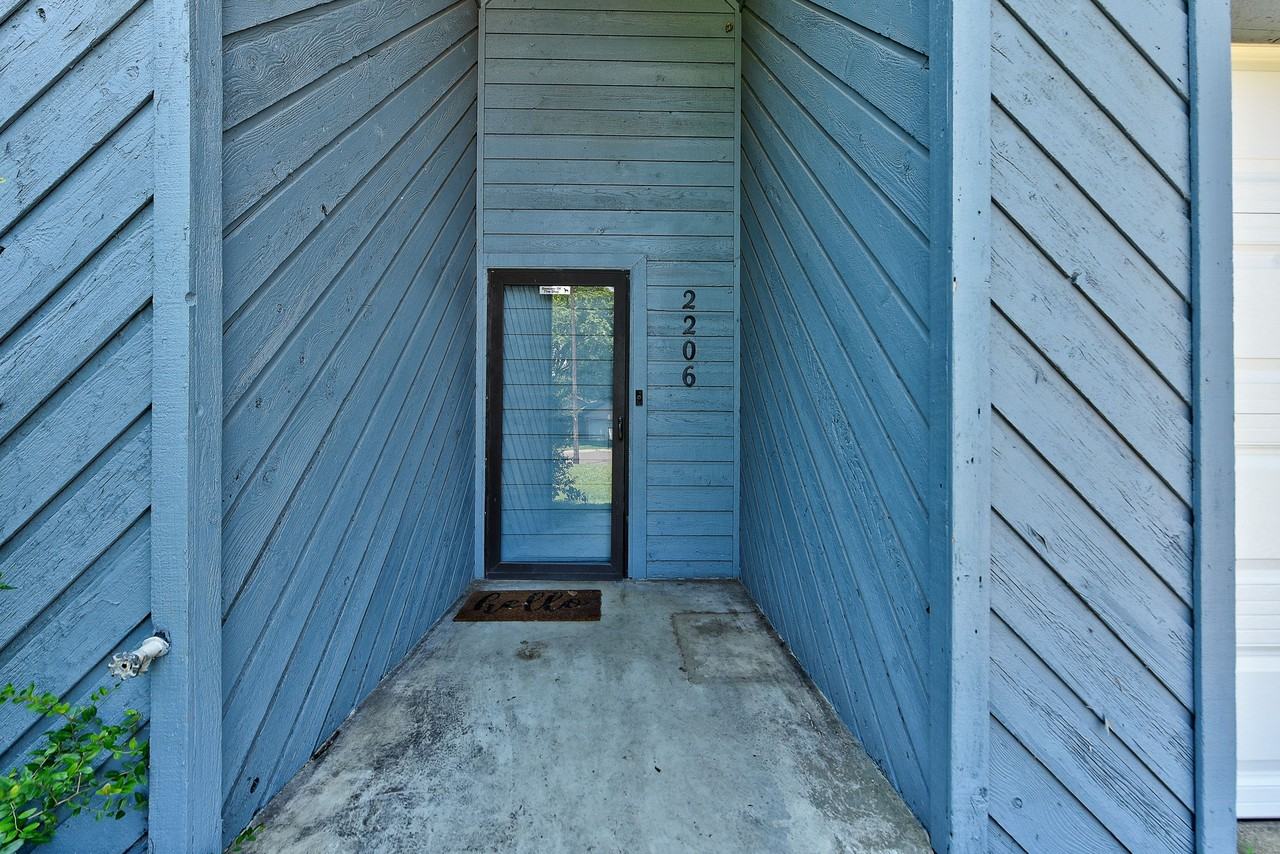 2206 Whiteoak Cir #1 - Photo 2 of 12