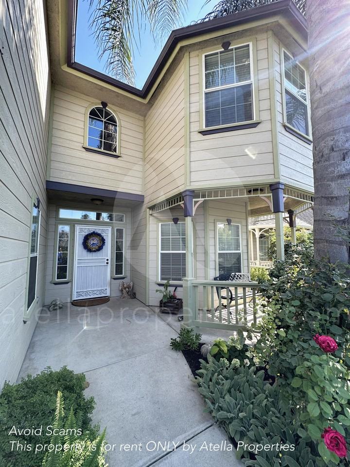 5033 W Wren Ave #1 - Photo 4 of 29