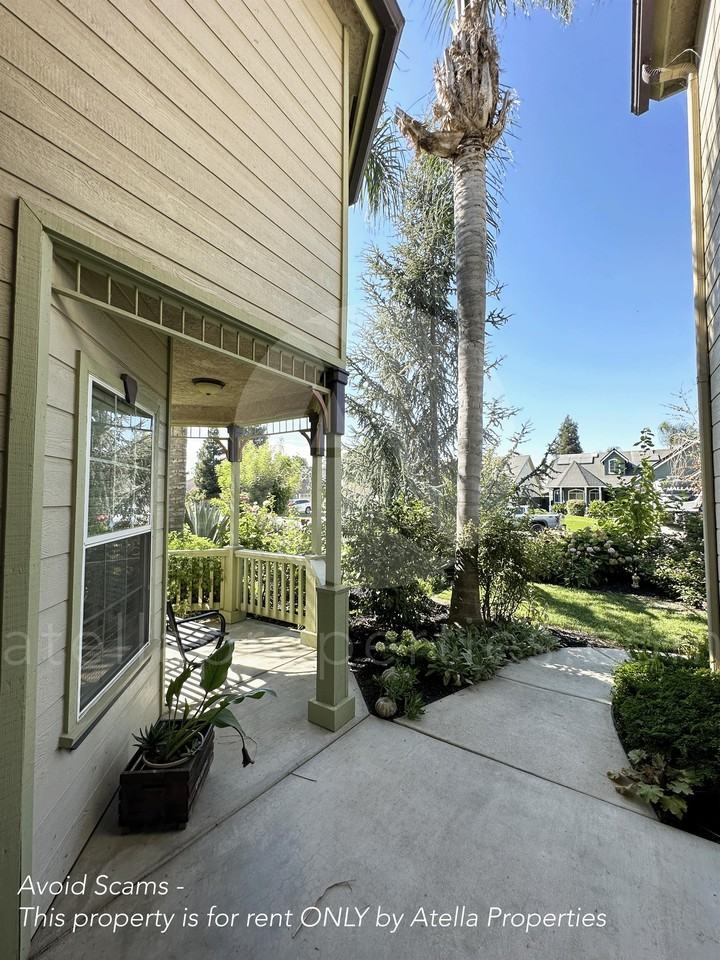 5033 W Wren Ave #1 - Photo 5 of 29