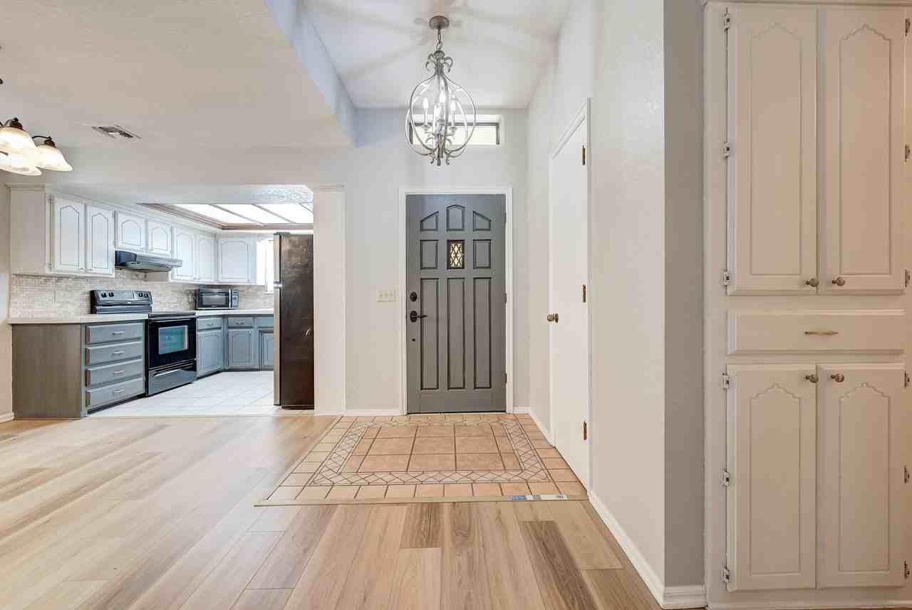 1516 Peach Tree Ln #1 - Photo 3 of 21